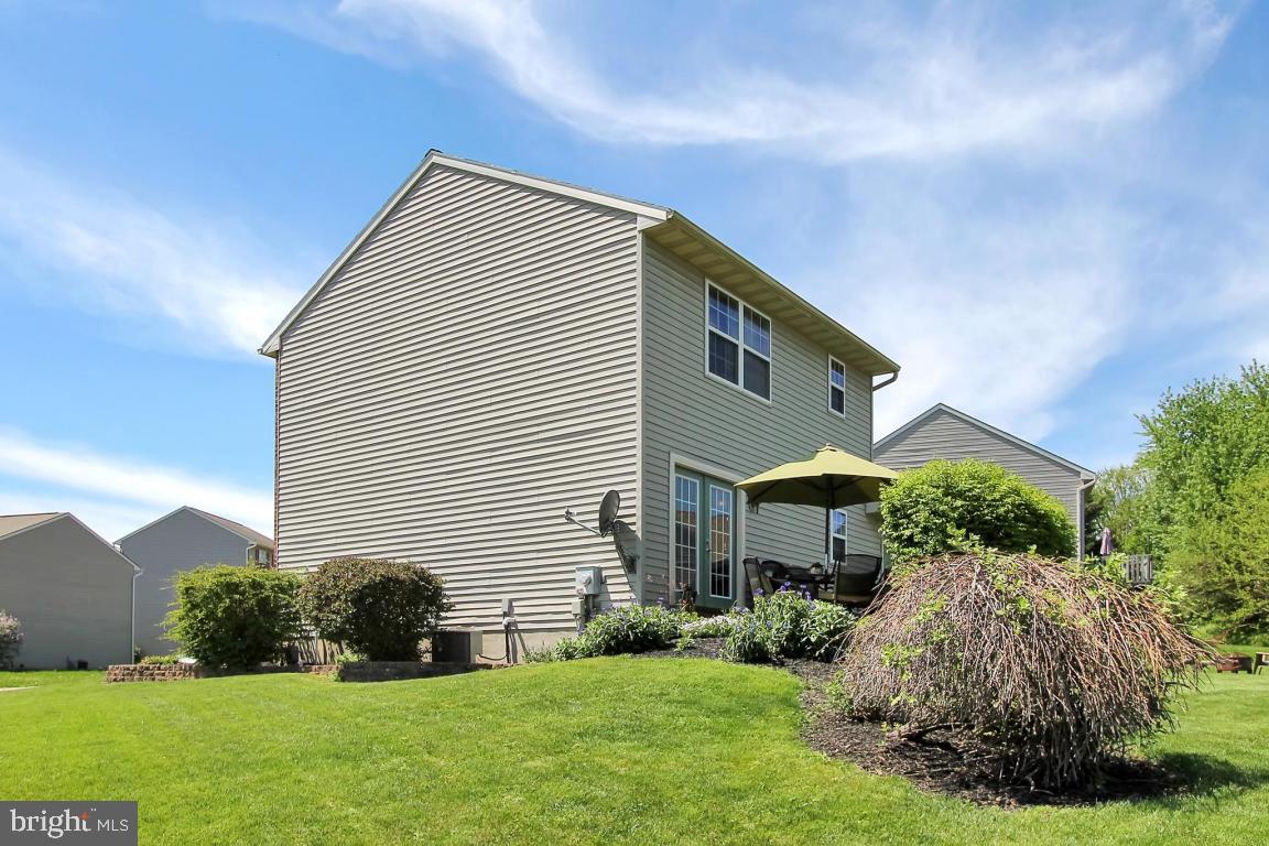 VILLAGE SQUARE - Residential