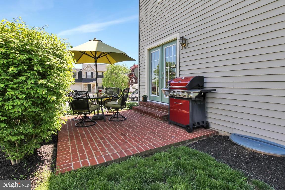 VILLAGE SQUARE - Residential