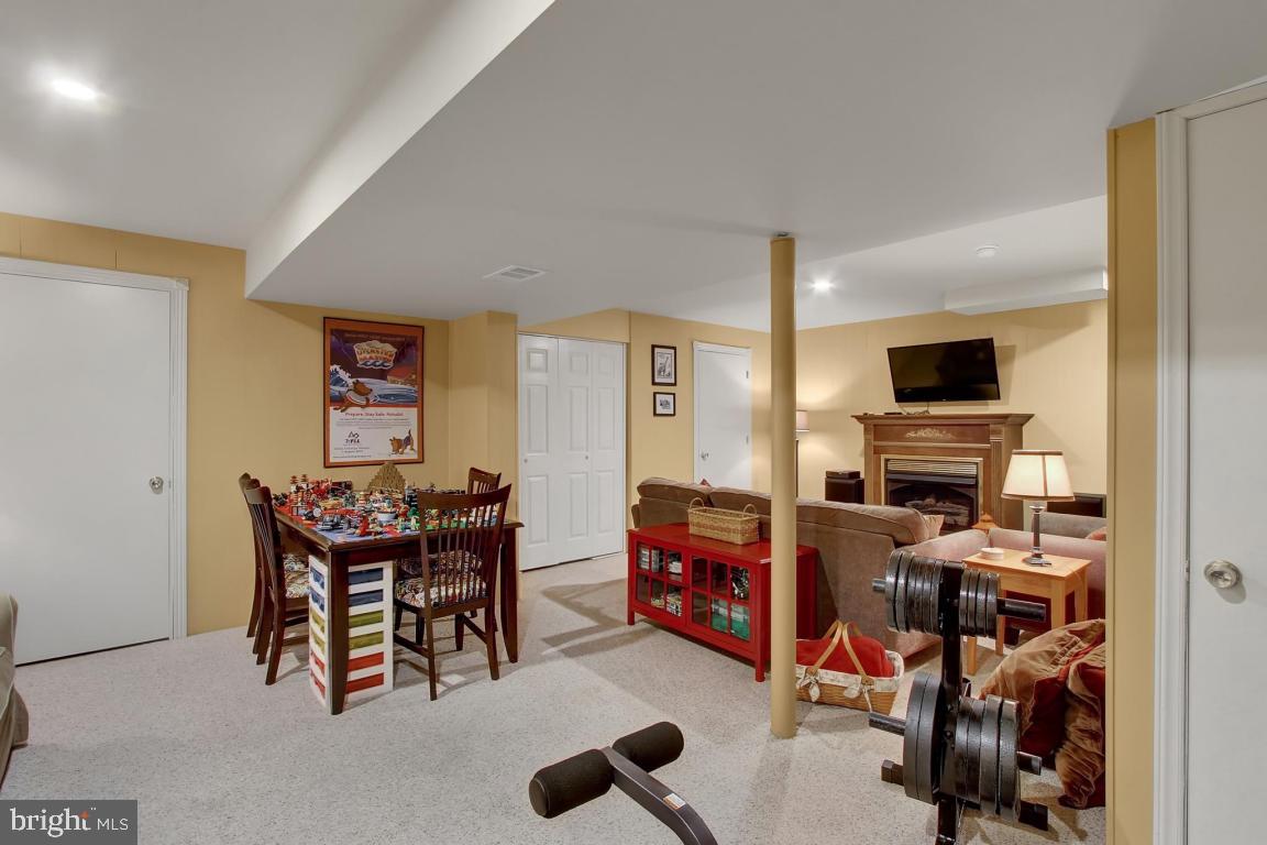 VILLAGE SQUARE - Residential