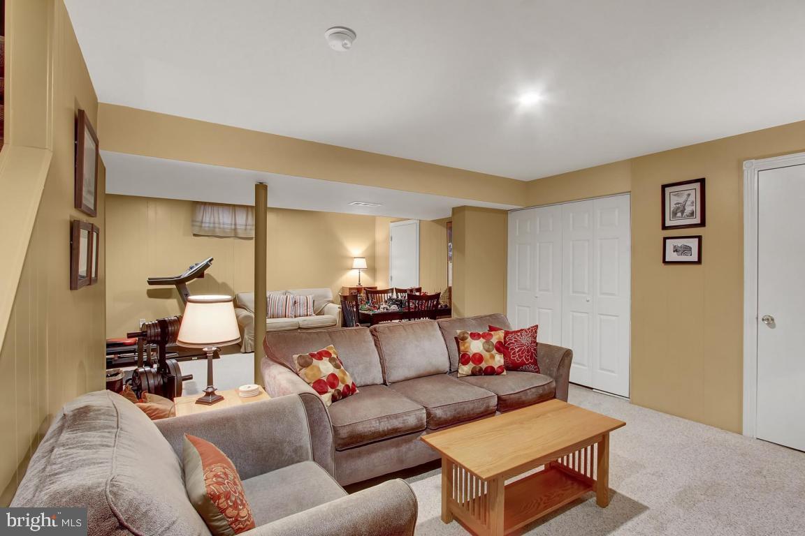 VILLAGE SQUARE - Residential