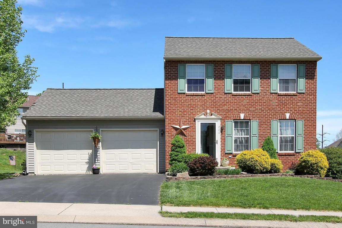 VILLAGE SQUARE - Residential