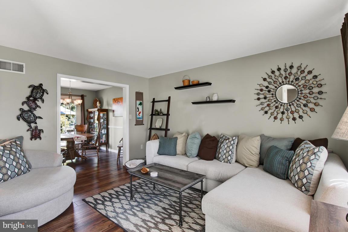 VILLAGE SQUARE - Residential