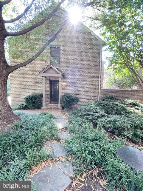 Townhouse For Rent - 1208 W Abingdon Drive<br/> Alexandria City County, ALEXANDRIA, VA 22314
