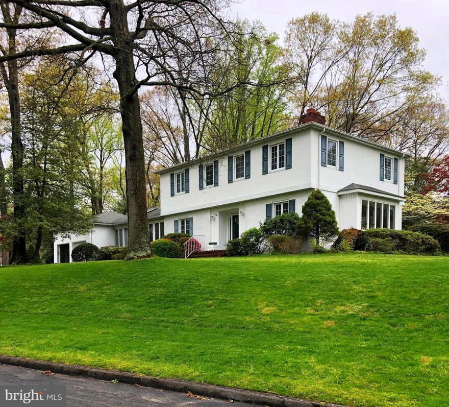 Attractive Chartwell home on beautiful corner lot with over 2500 sq ft of finished living.  Great space to entertain, Sun filled rooms with enclosed porch, oak hardwood floors under wall to wall carpeting, just needs your personal touch to update, GREAT BONES!  Finished basement with built in bar & built in benches, plenty of storeage. Large patio w/beautiful landscaping. SOLD AS IS.