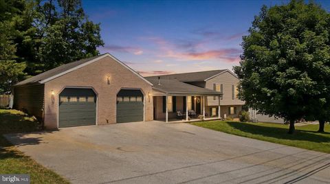 Photo of 16818 Sterling Road, WILLIAMSPORT, MD 21795 (MLS # MDWA2037516)