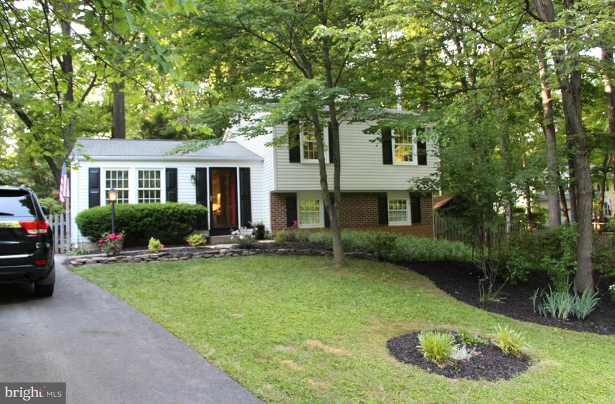 Location + charm! 3B/2B home on .5 acre lot. Hardwood floors on 2 levels. Kitchen w/ granite counters, SS appliances, vintage island w/ quartz counter. Sunroom off dining area. Master w/ walkin closet. LL w/ pellet stove. Fenced backyard w/ large deck, fire pit, 2 sheds. Front w/ perennial gardens & raised garden beds. Quiet cul-de-sac near community park. Close to Wegmans/Fair Oaks/Fair Lakes/66.