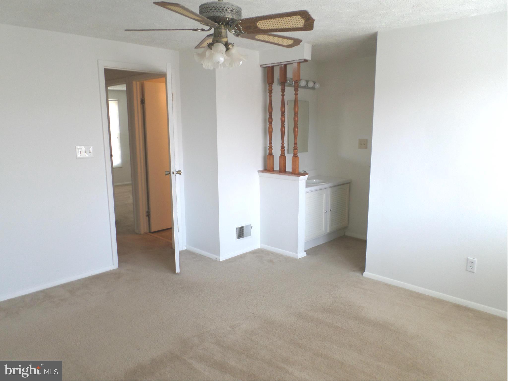 WOODS EDGE TOWNHOME CONDOMINIUMS - Residential