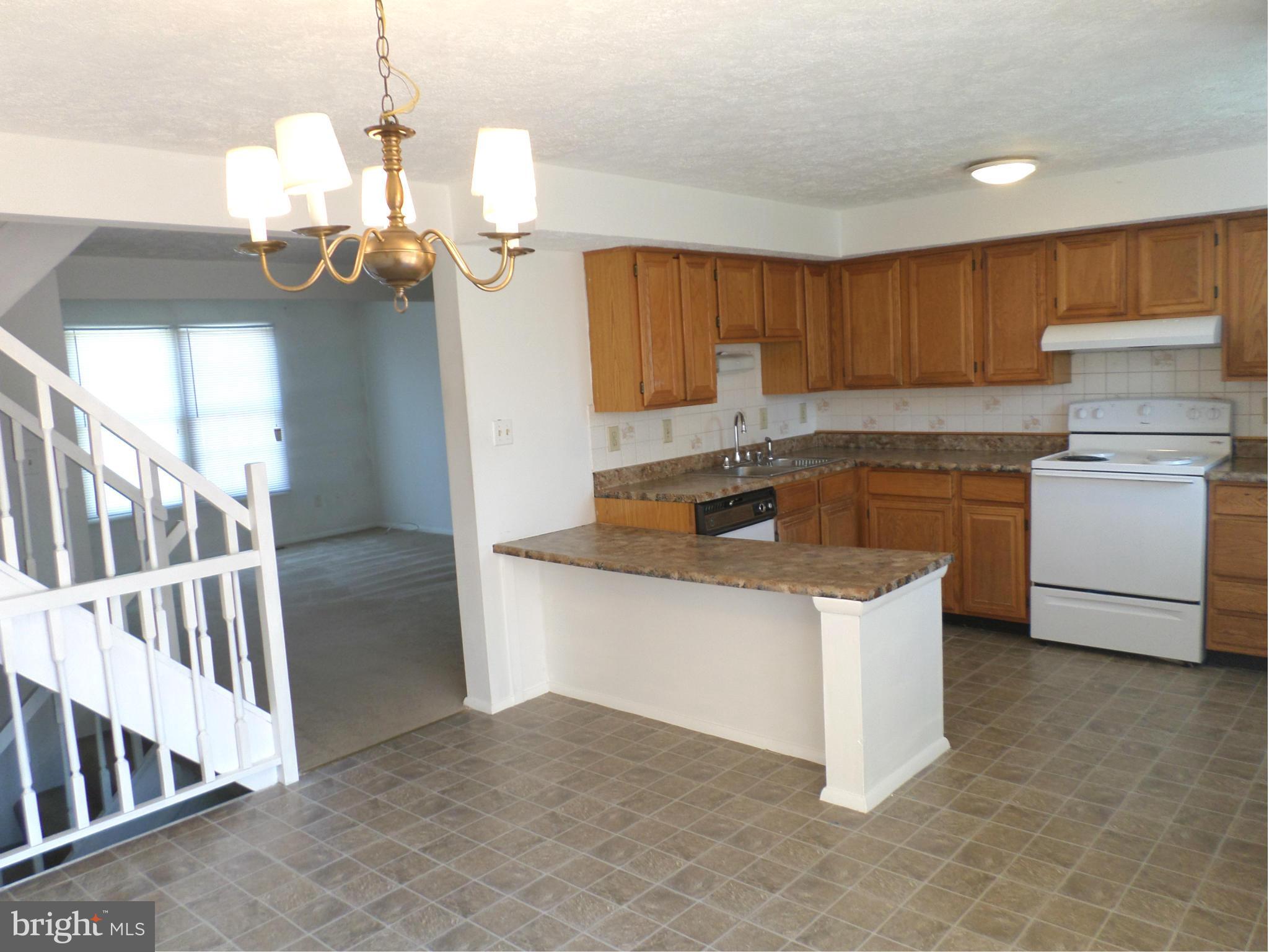 WOODS EDGE TOWNHOME CONDOMINIUMS - Residential