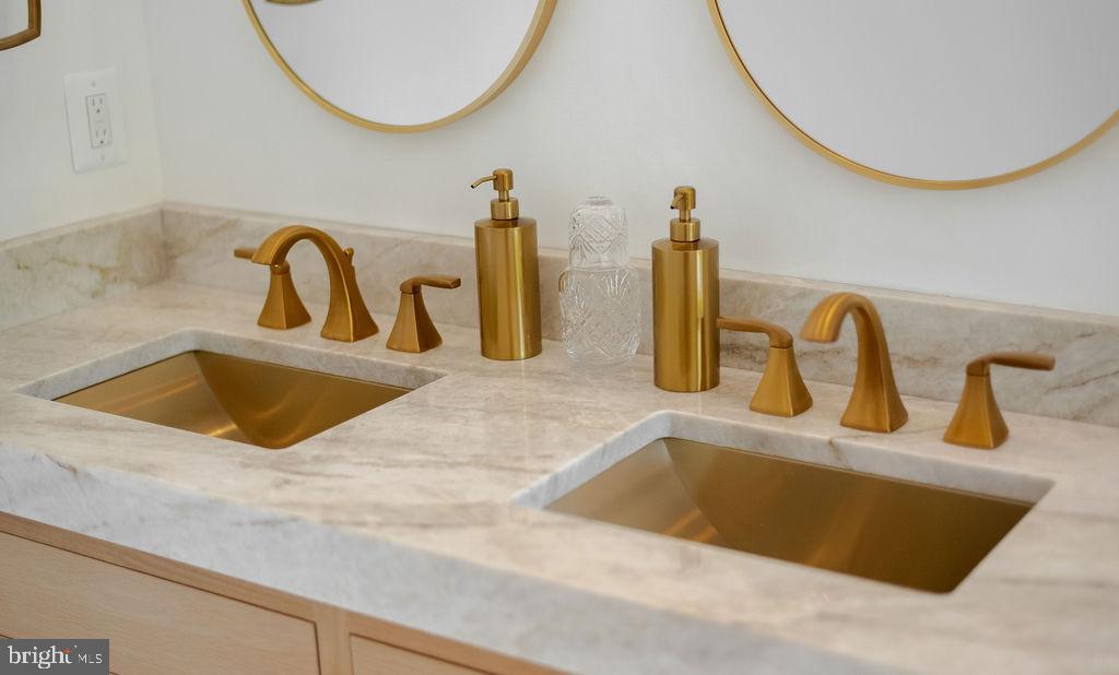 ESPERANZA FARMS - Residential