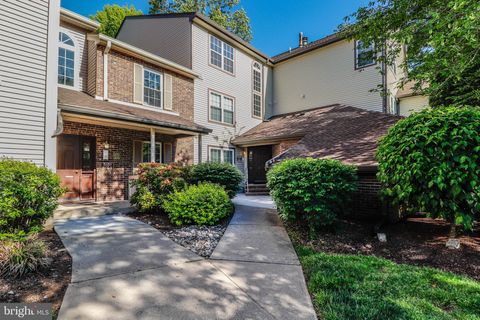 Condo For Sale - 5143 Beech Court Ct<br/> MONMOUTH JUNCTION, NJ 08852