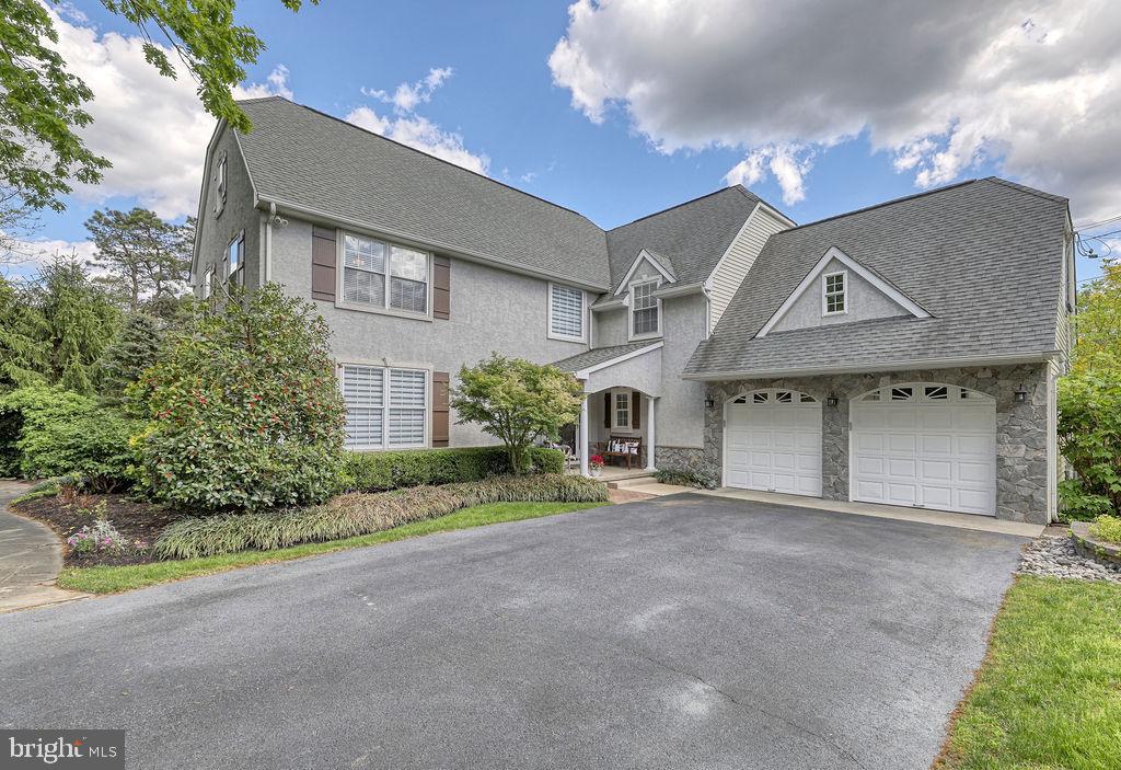 142 N LAKESIDE DRIVE E