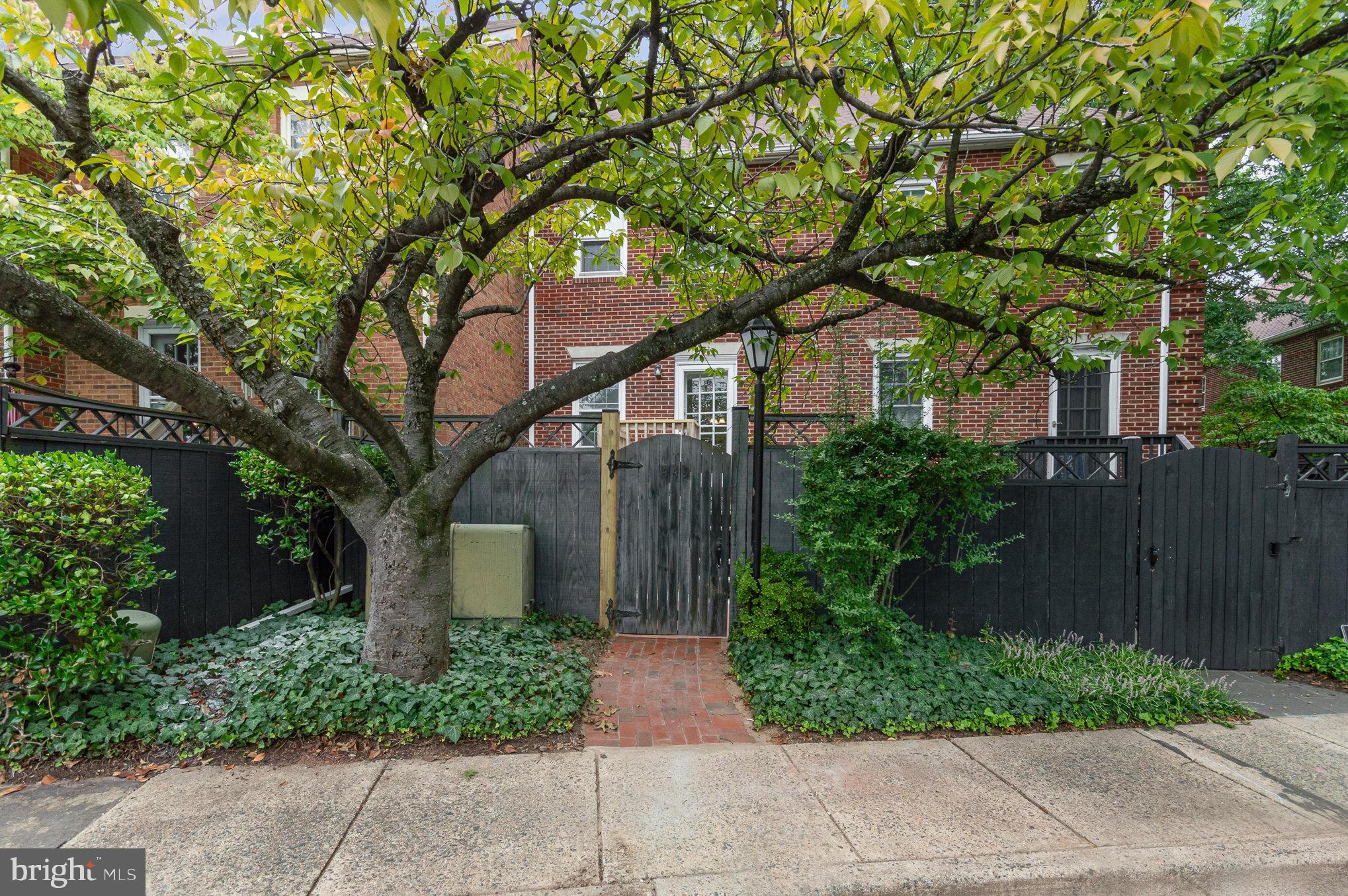 OLD TOWN STATION - Residential Lease