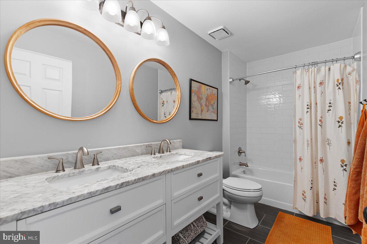 ASHBURN VILLAGE - Residential