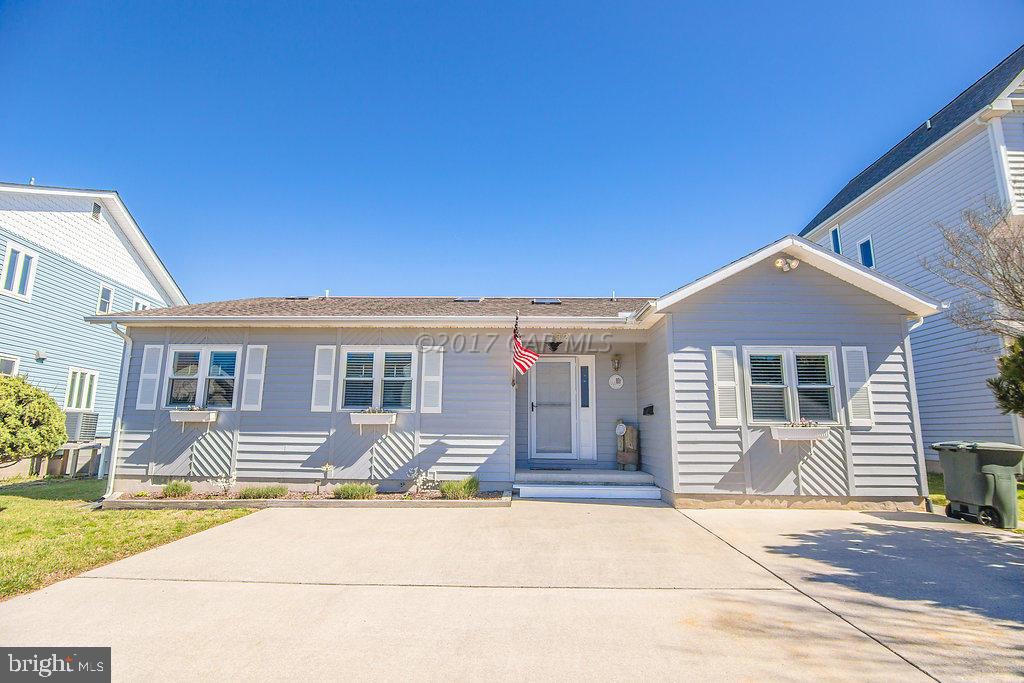 If you are looking for an immaculate beach home with a dock & plenty of space for family & friends, this 4 BDR 3 BTH rancher w/ 2 master suites is for you. Hardwood flooring & tile though out. The kitchen is newly remodeled with a french refrigerator. It's ready for you to enjoy or maybe just go out. The home is conveniently located near restaurants & entertainment. 2 blocks from the beach & walking distance to North Side Park, there are plenty of fun things to do. You can also stay at home & relax. The wooden deck has a hot tub & an electric retractable awning for when you want the bay breezes but not all the sun. There is also a slate patio, along with a parallel pier and boat lift for the boat enthusiast. It has all you could want. Now is the time to Invest in the Beach Lifestyle