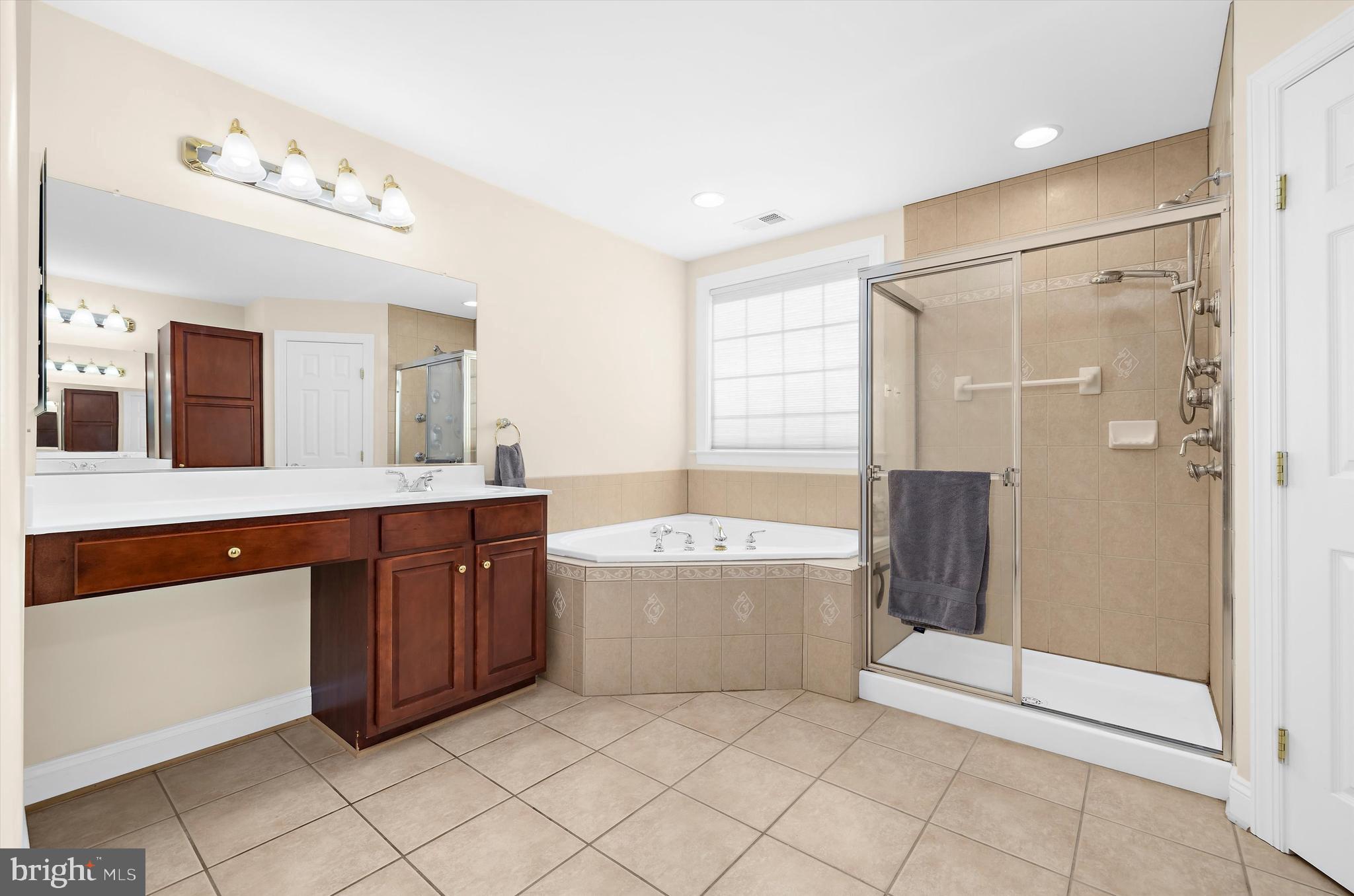 COMPASS POINTE - Residential