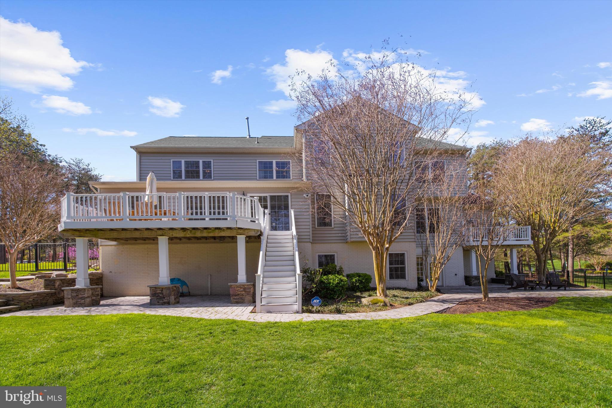 COMPASS POINTE - Residential