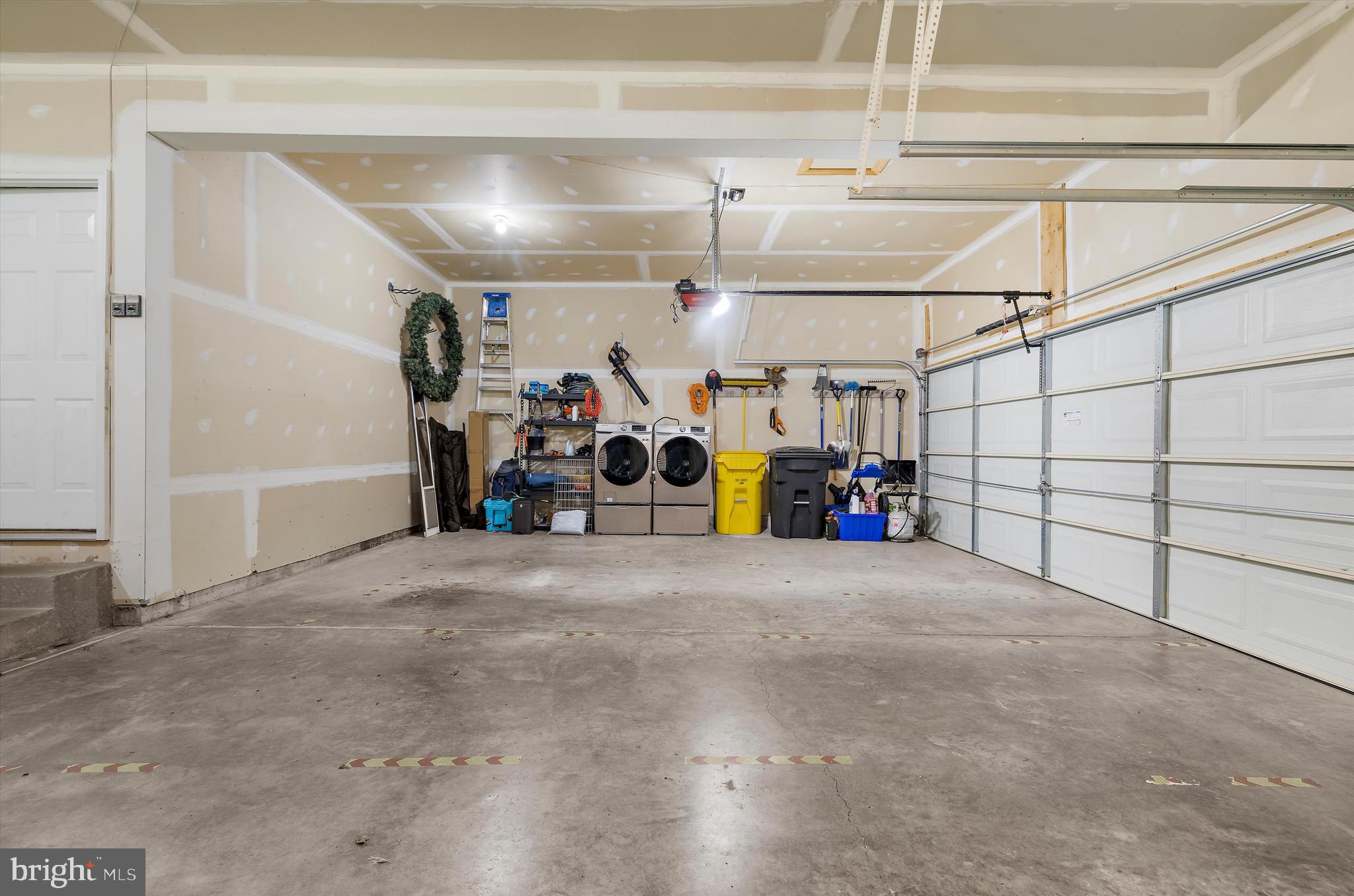 COMPASS POINTE - Residential