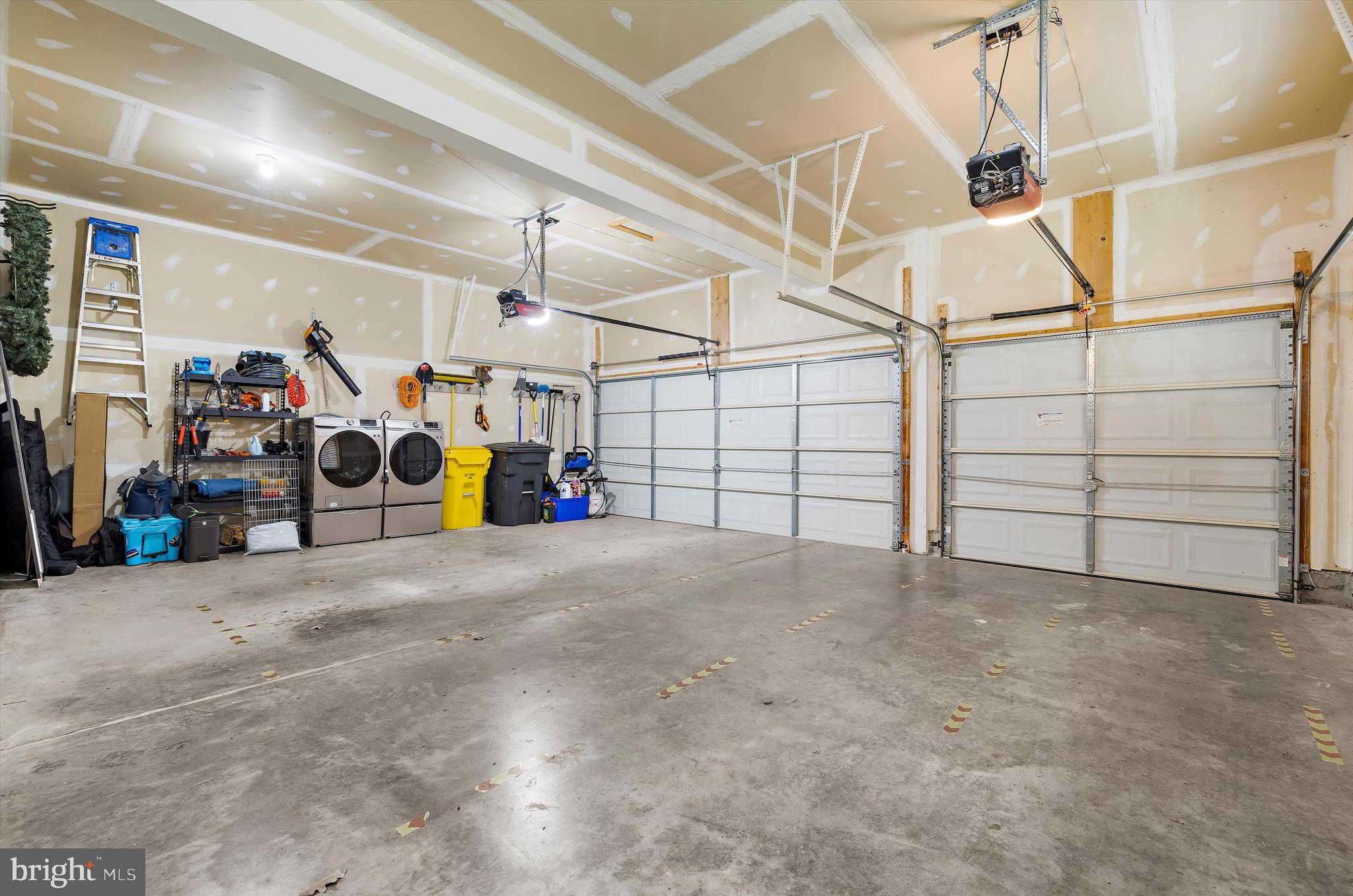 COMPASS POINTE - Residential