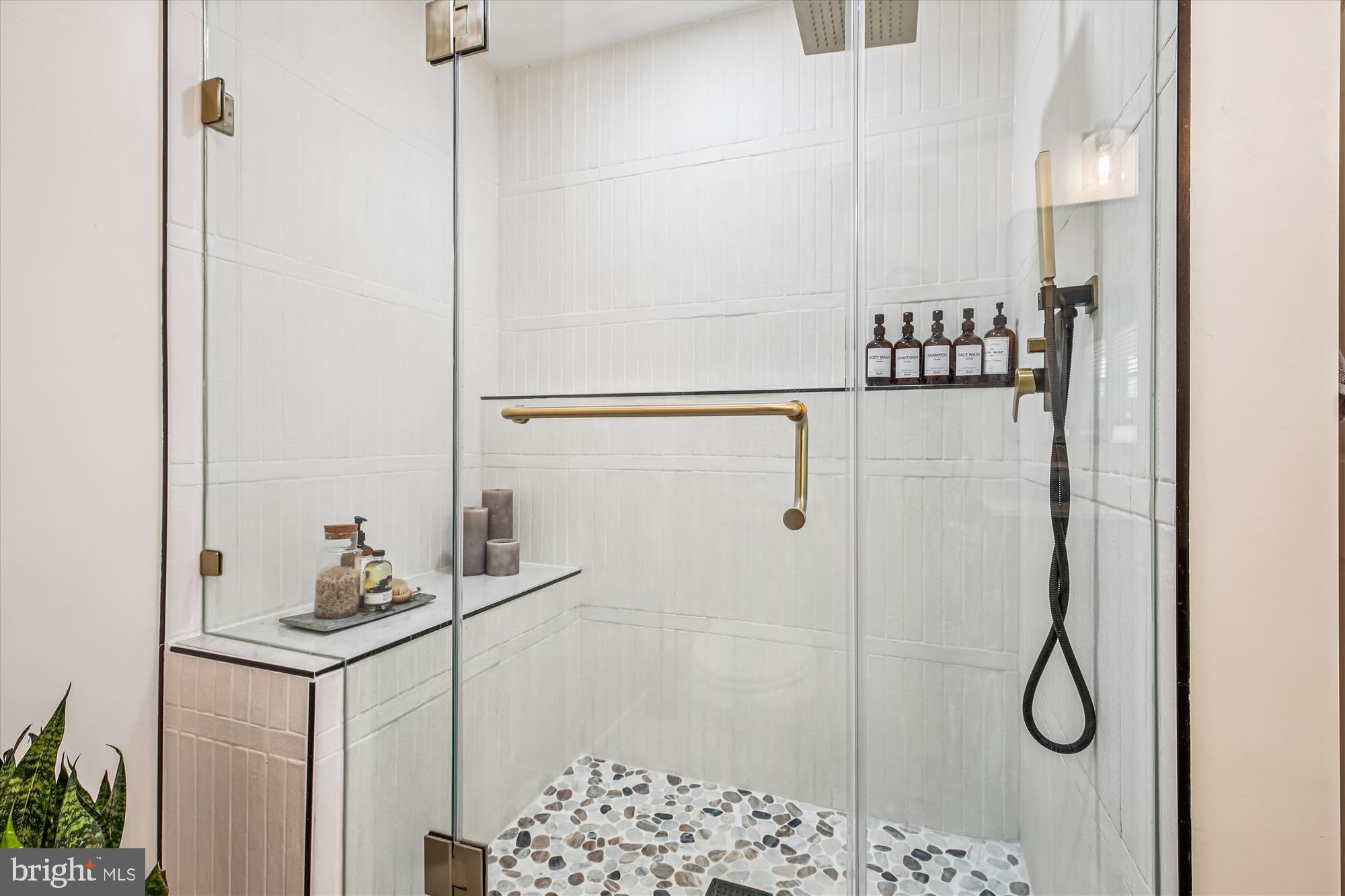 REDLAND KNOLLS - Residential