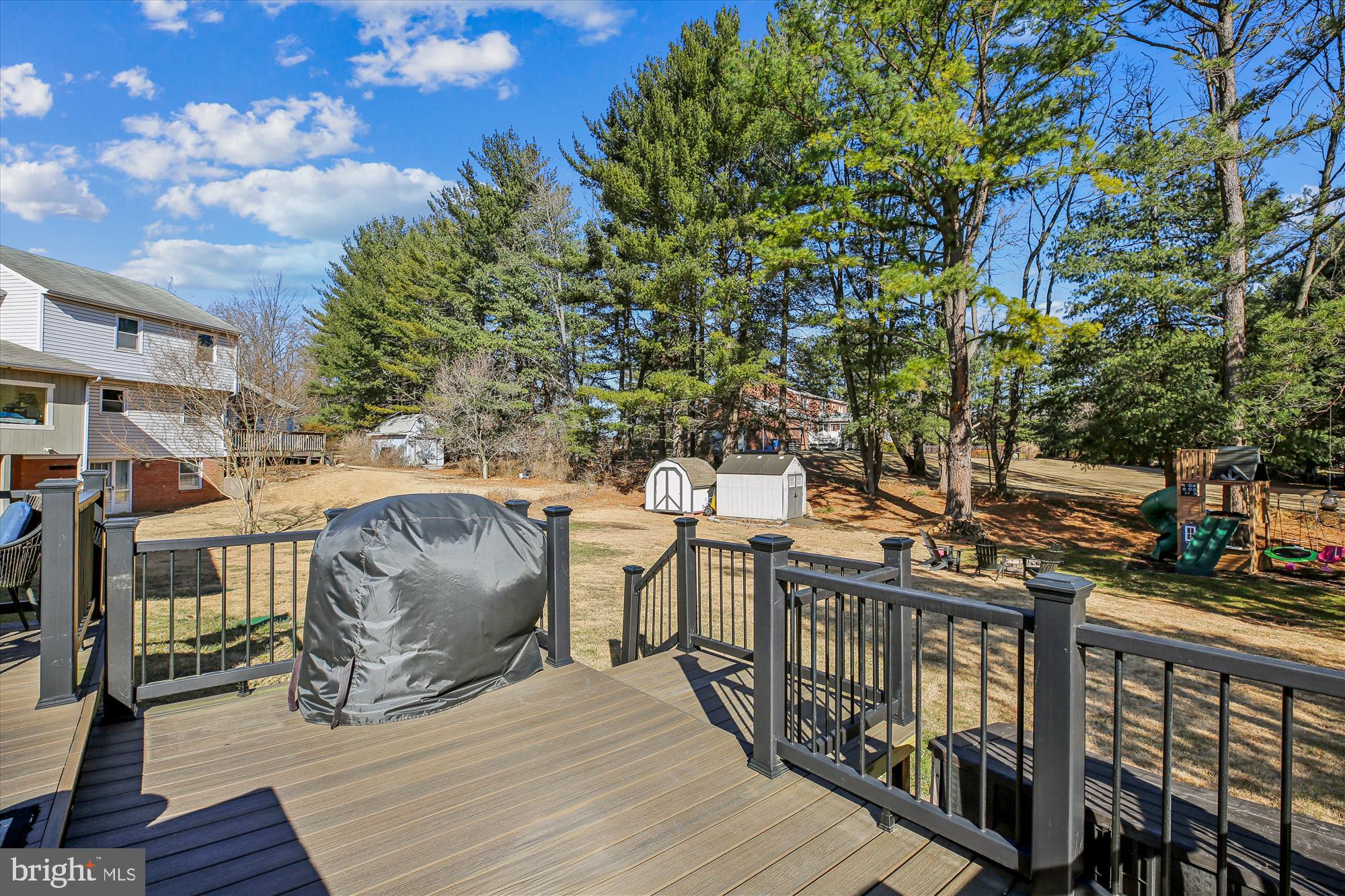 REDLAND KNOLLS - Residential