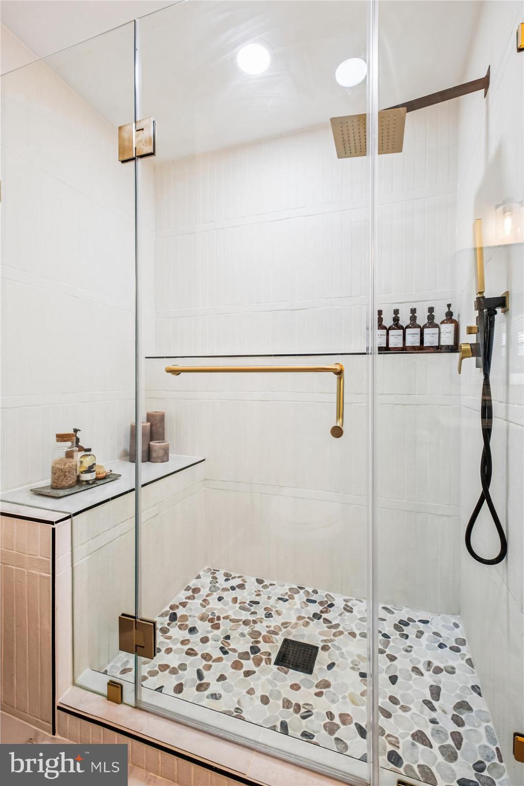 REDLAND KNOLLS - Residential