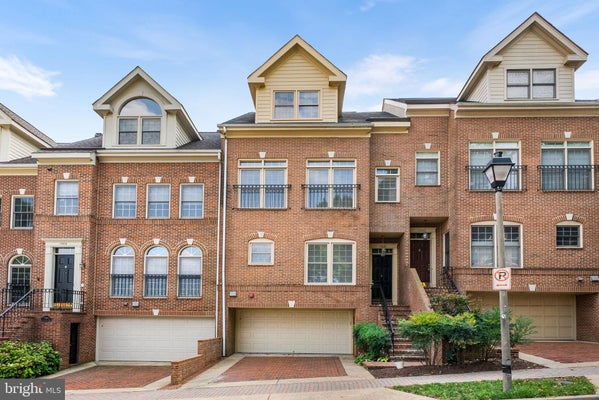 1588 N COLONIAL TER, ARLINGTON, VA 22209 - Image ea38d02b2edfe39b8a4bd34baf643246/3816251218