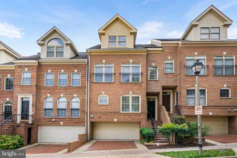 Photo of 1588 N Colonial Terrace, ARLINGTON, VA 22209 (MLS # VAAR2078638)