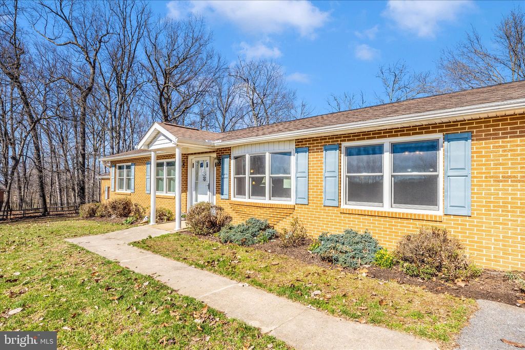 Photo of 10523 Rolling Green Court, CLARKSBURG, MD 20871 (MLS # MDFR2078224)