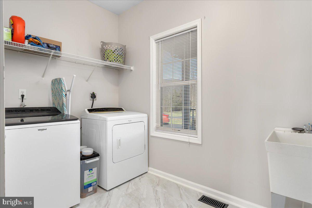 CORNERS AT ARDEN - Residential