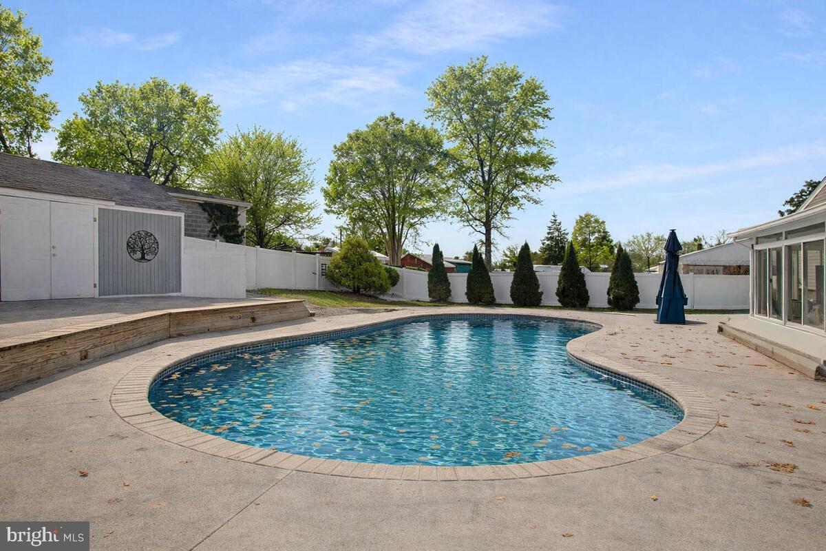 CRESTVIEW MANOR - Residential