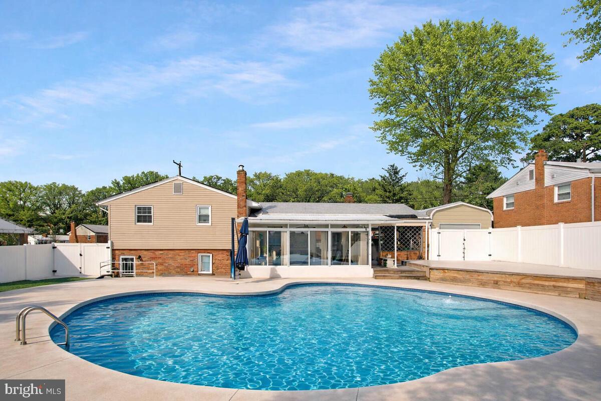 CRESTVIEW MANOR - Residential