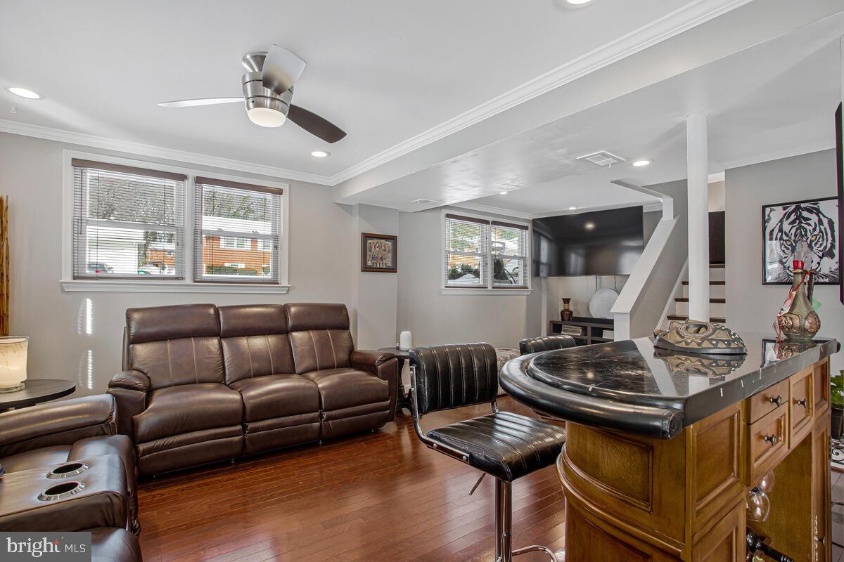 CRESTVIEW MANOR - Residential