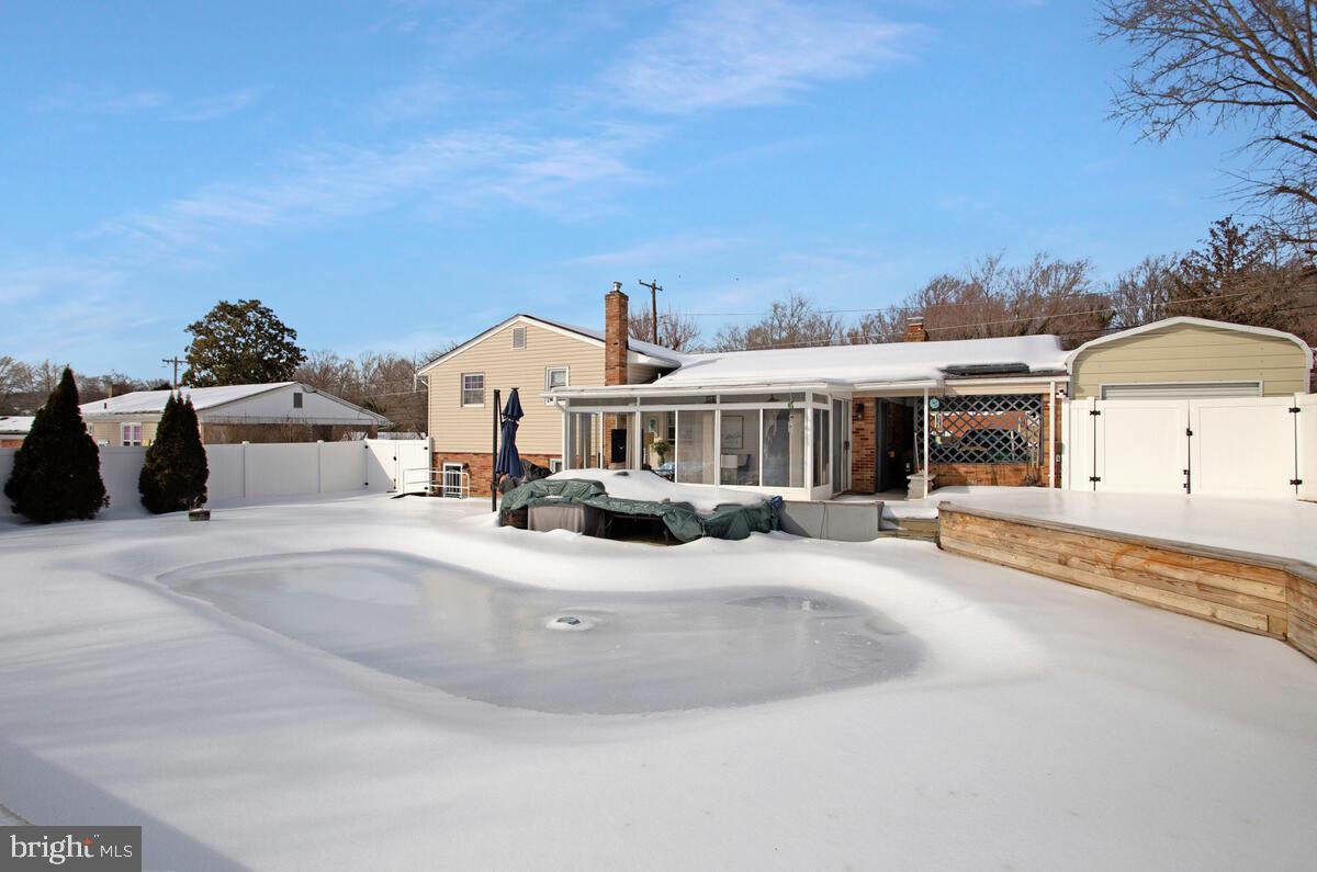 CRESTVIEW MANOR - Residential