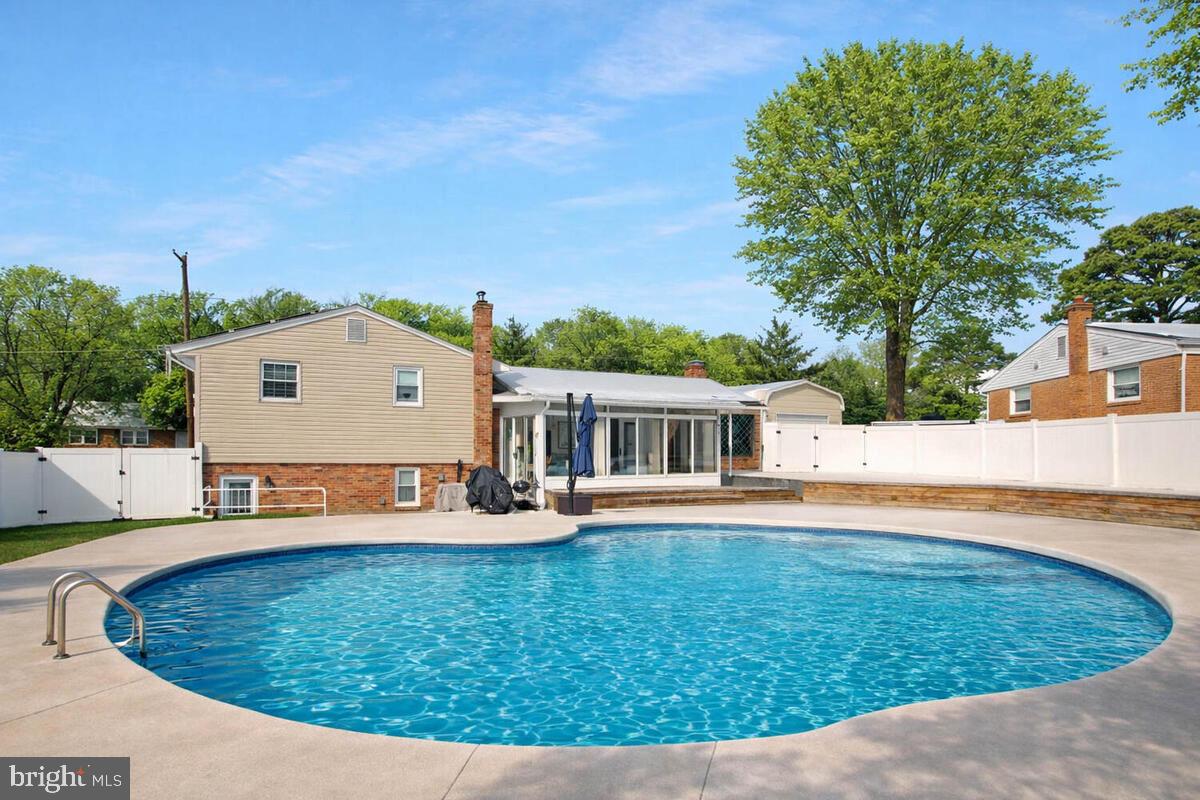 CRESTVIEW MANOR - Residential