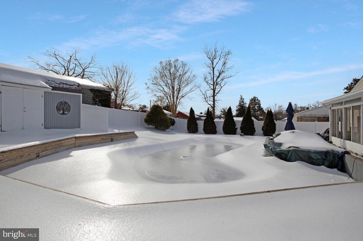 CRESTVIEW MANOR - Residential