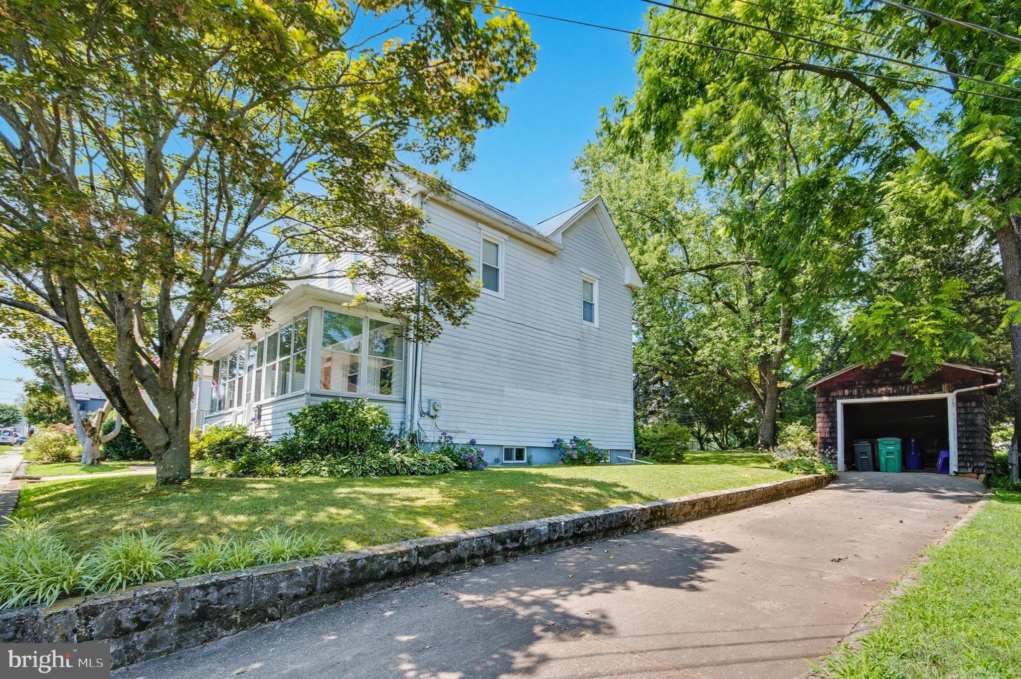21 WOODLAWN AVENUE