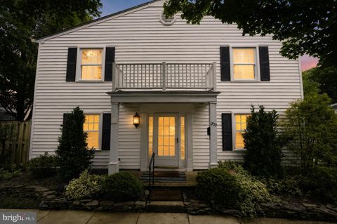 Townhouse For Sale - 1700 Granite Court<br/> CROFTON, MD 21114
