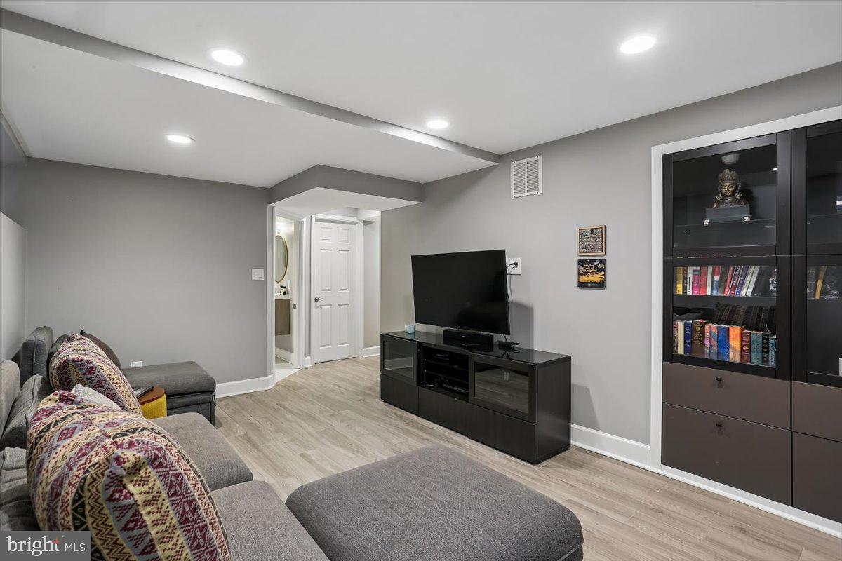 NORTH BETHESDA - Residential