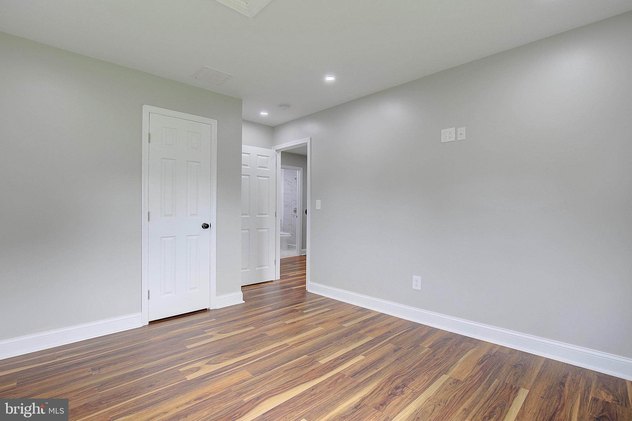 ROLLING HILLS - Residential