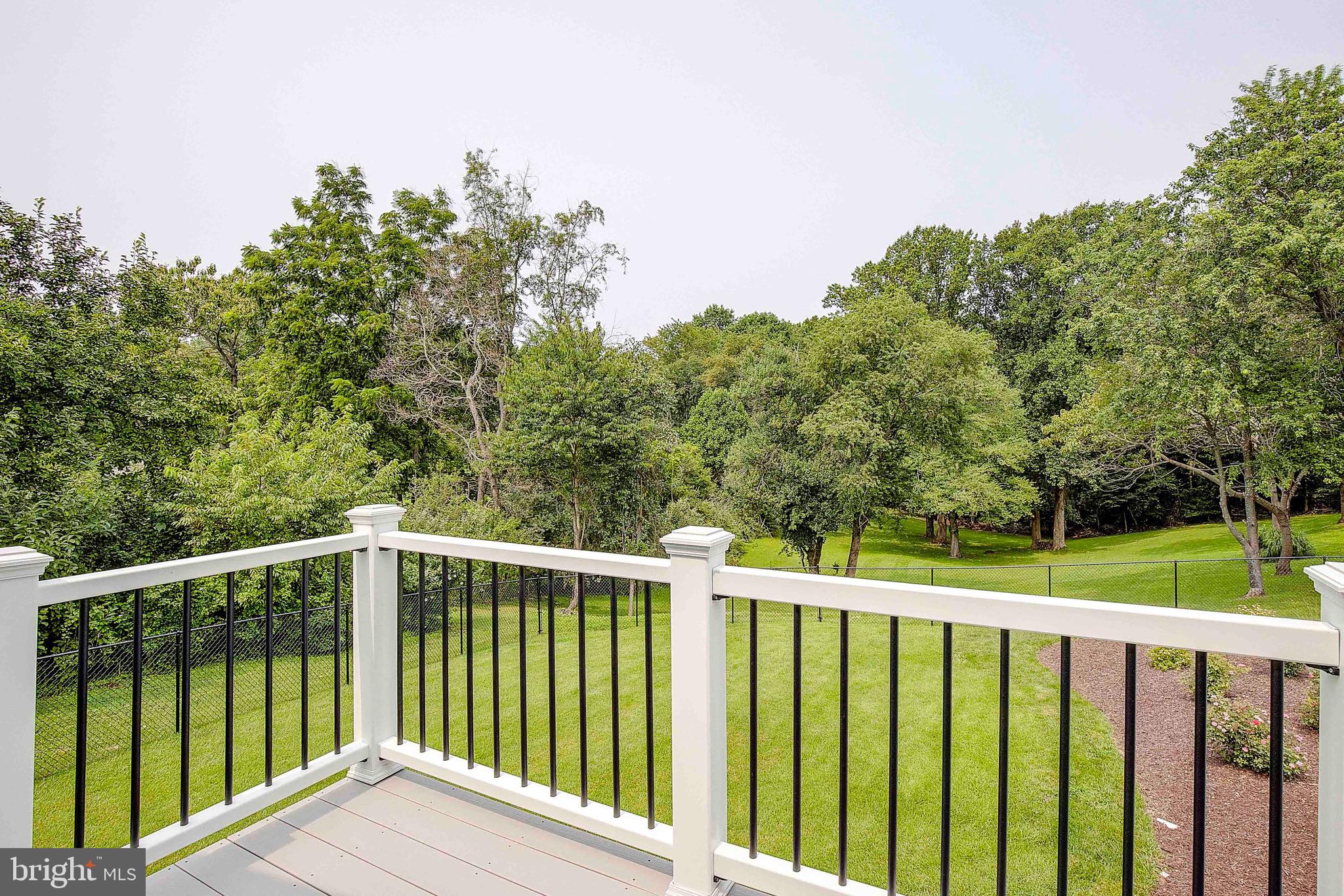 ROLLING HILLS - Residential