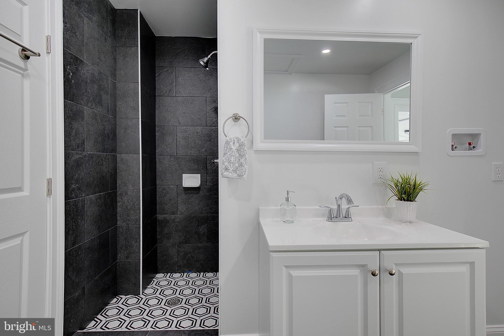 ROLLING HILLS - Residential