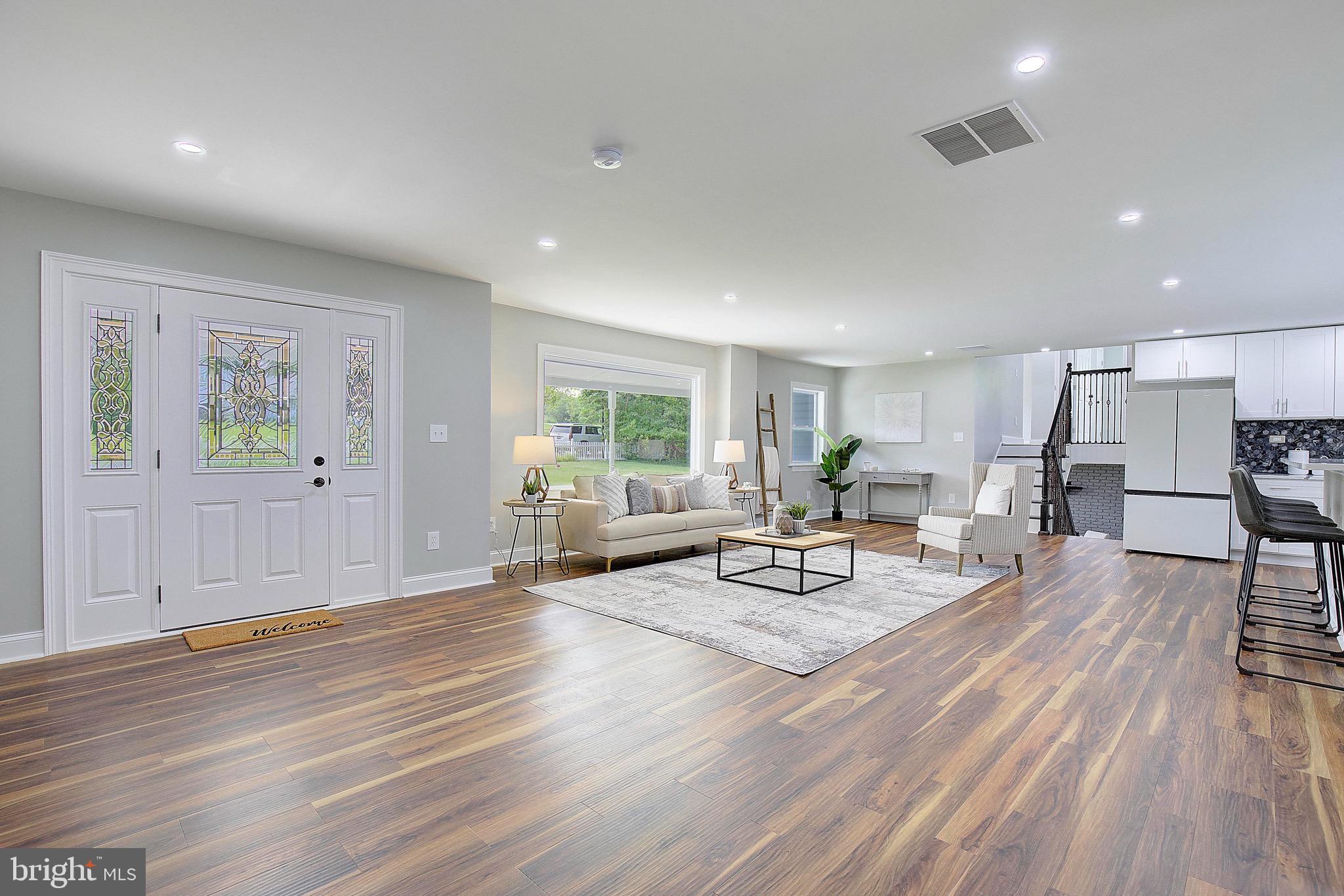 ROLLING HILLS - Residential