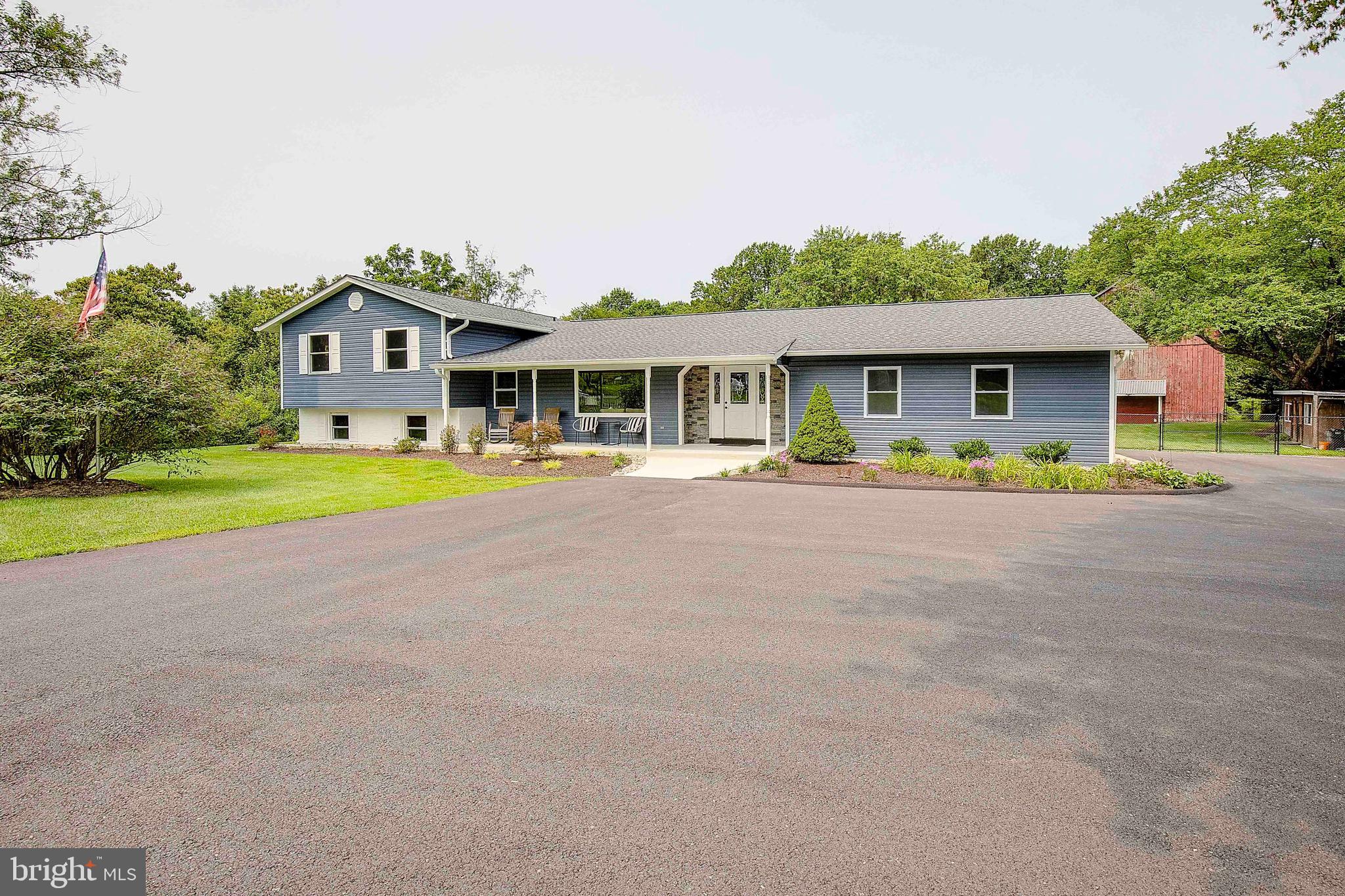 ROLLING HILLS - Residential