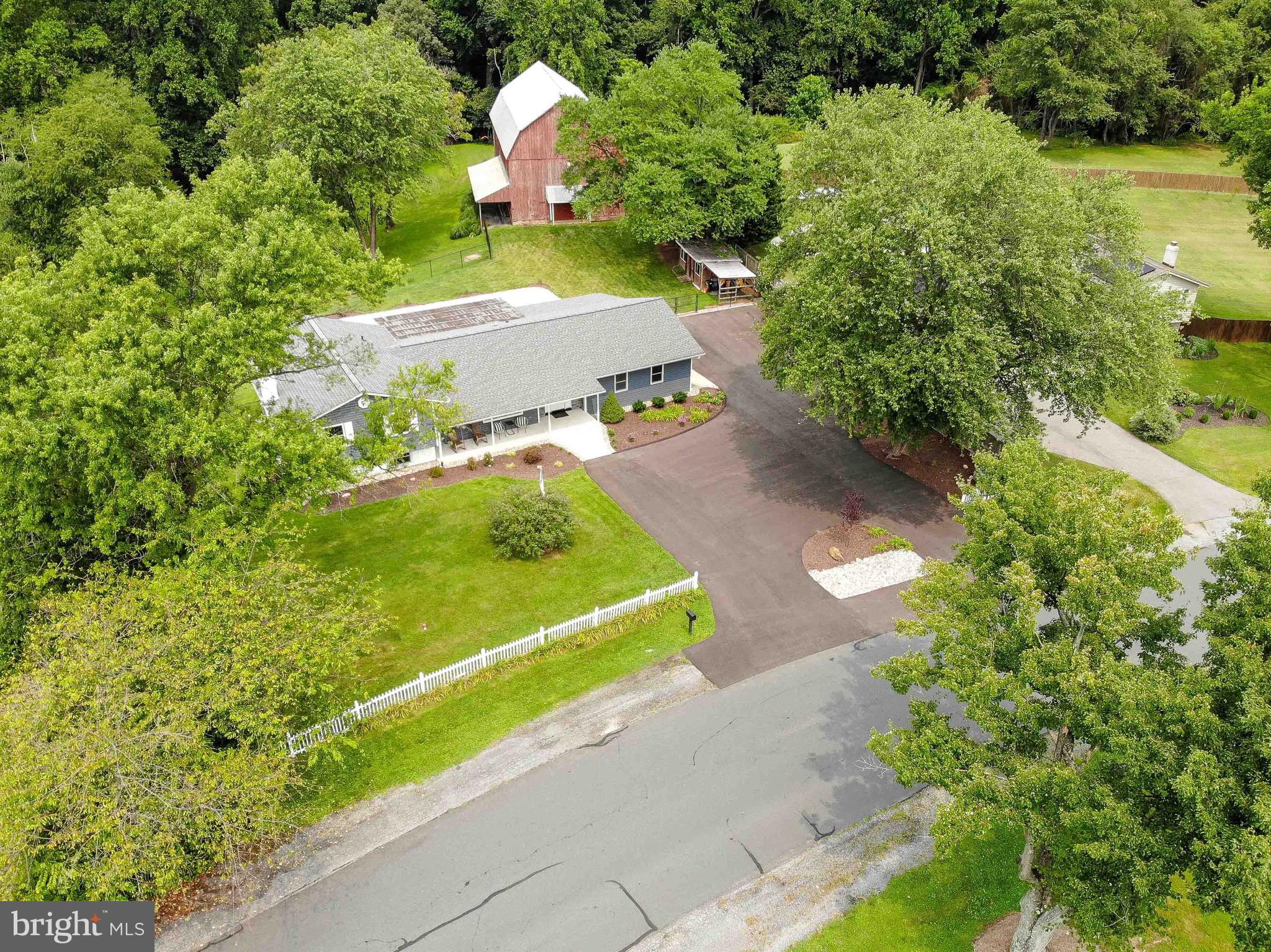 ROLLING HILLS - Residential