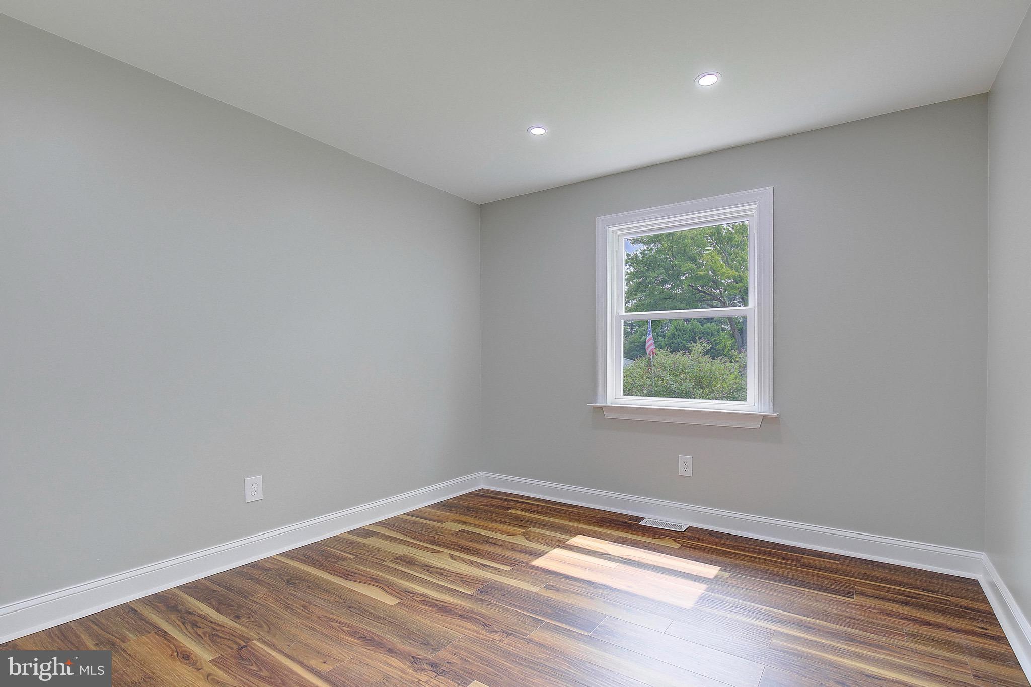 ROLLING HILLS - Residential