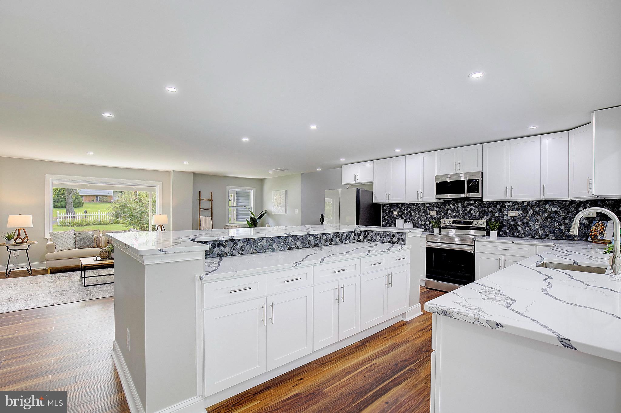 ROLLING HILLS - Residential