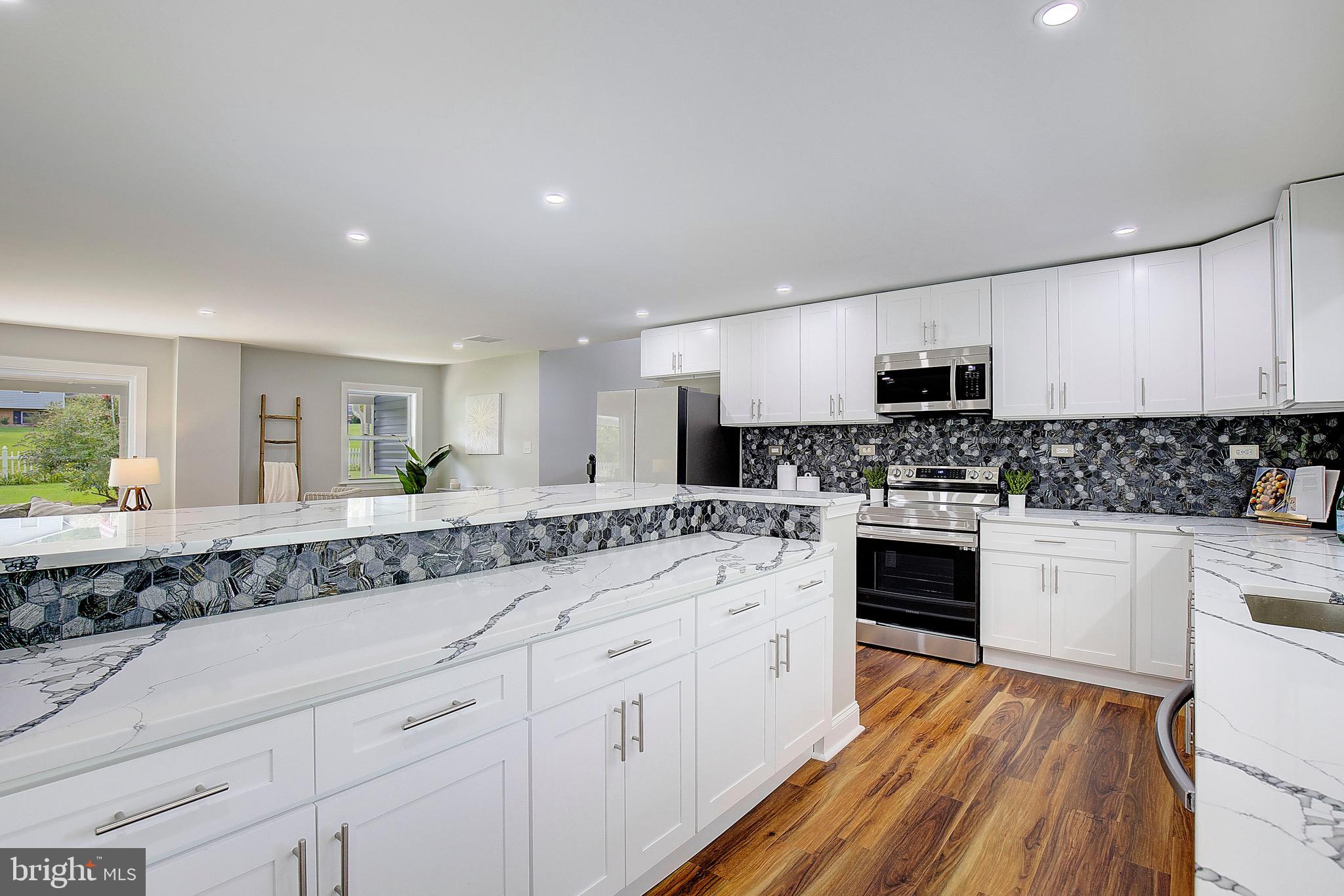 ROLLING HILLS - Residential