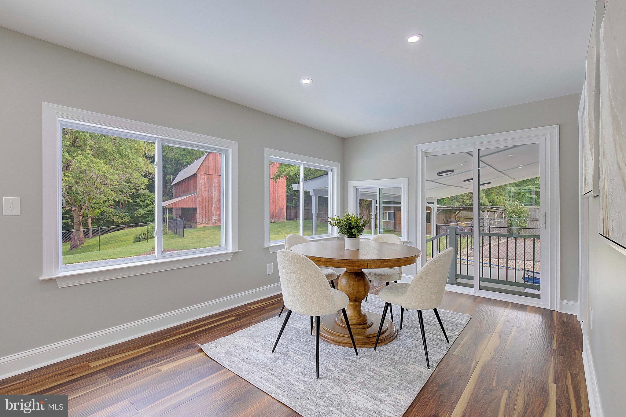 ROLLING HILLS - Residential