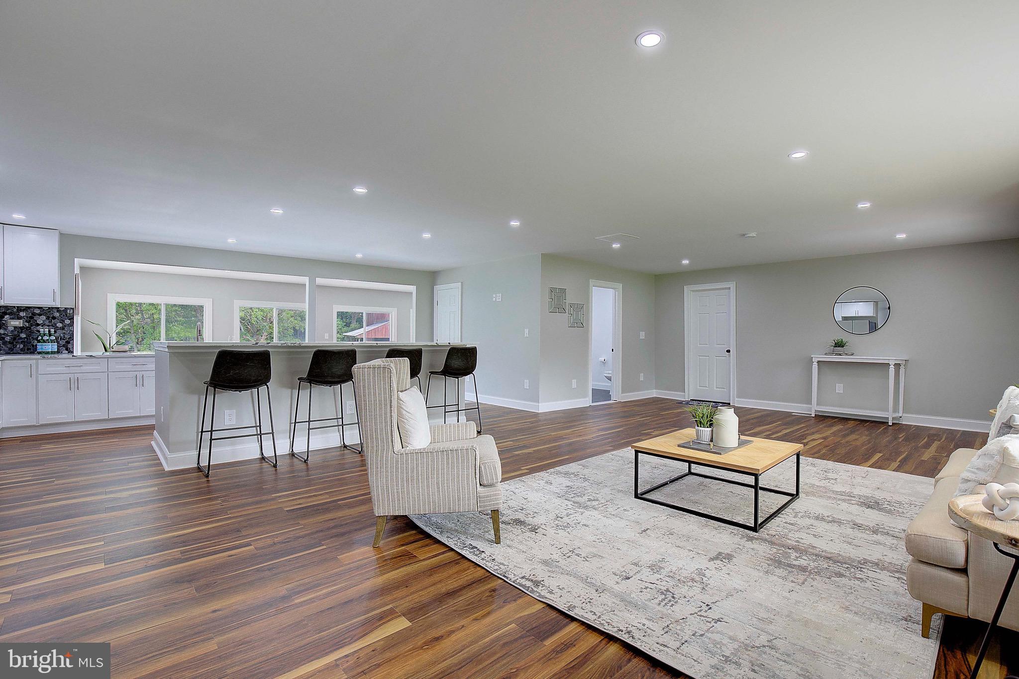 ROLLING HILLS - Residential