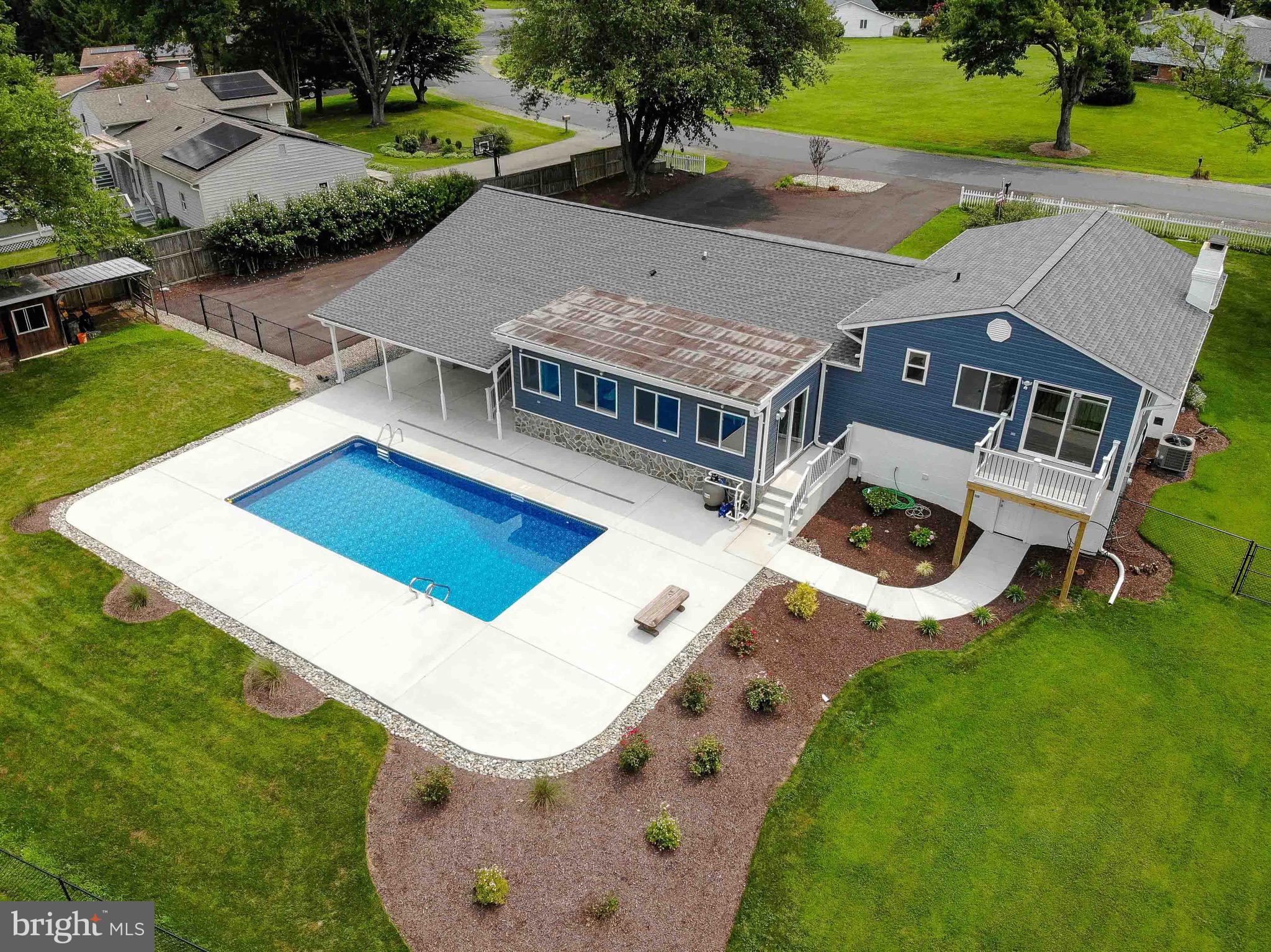 ROLLING HILLS - Residential